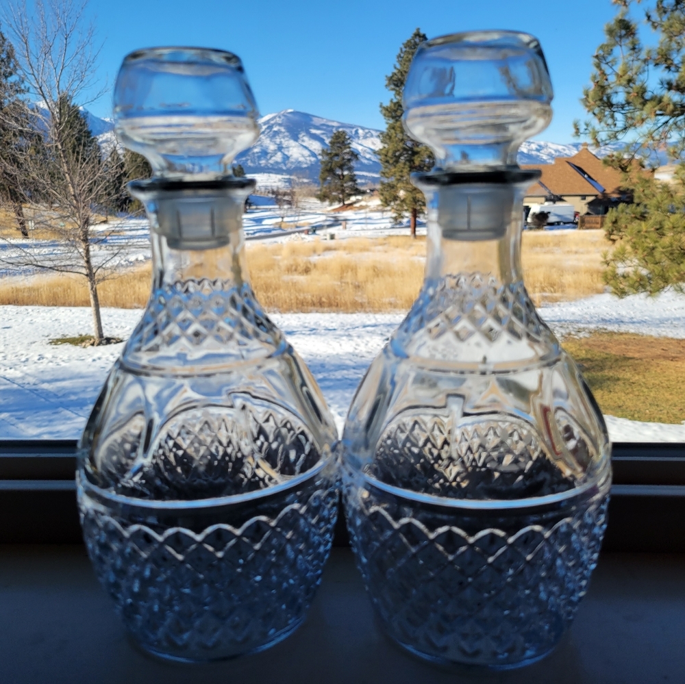 Vintage - Royal Crown & Grape Glass Whiskey Decanter set of 2 - Picture 6 of 6